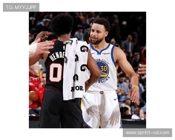 德文·布克单打效率胜库里拉开进攻空间